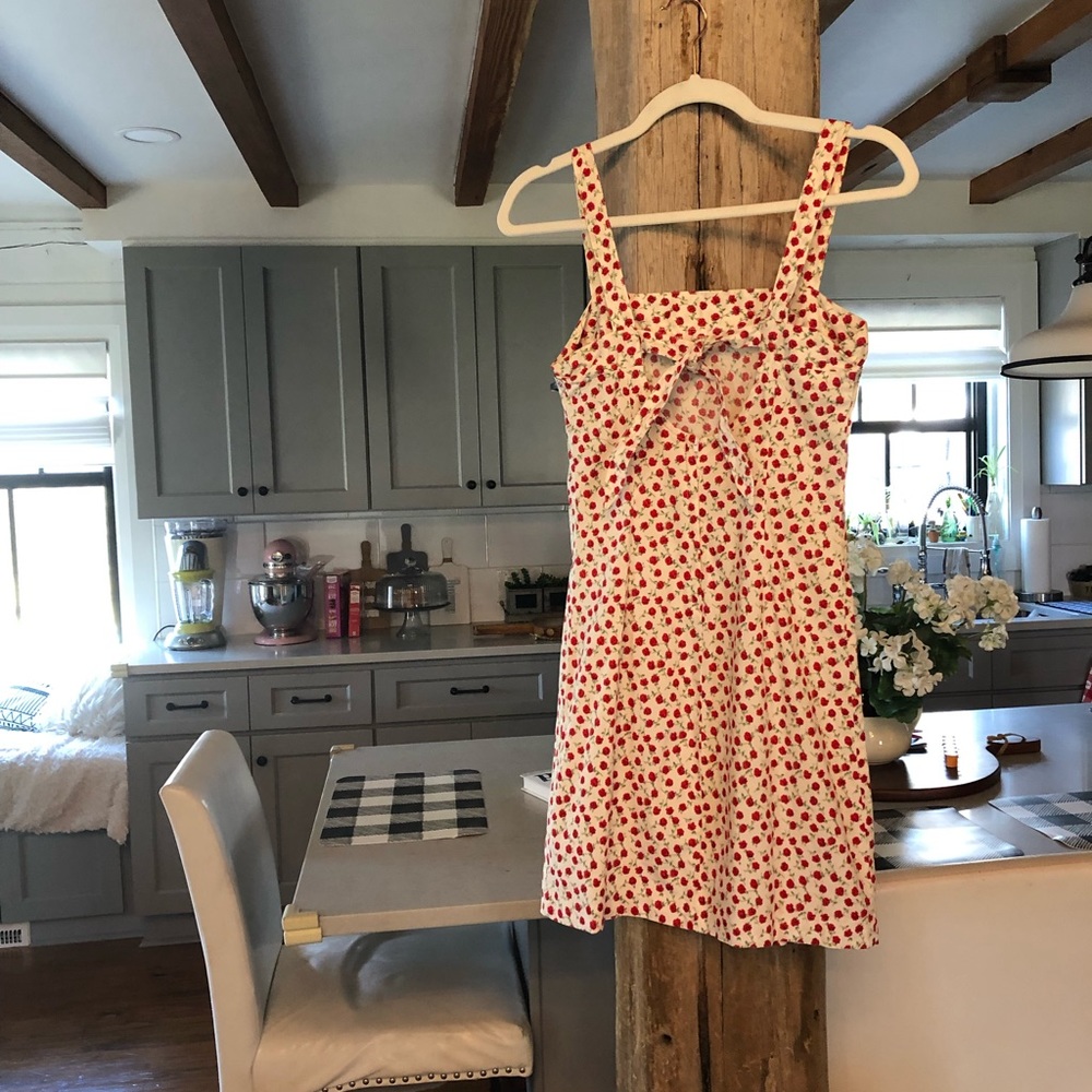 Square neckline, fitted summer dress